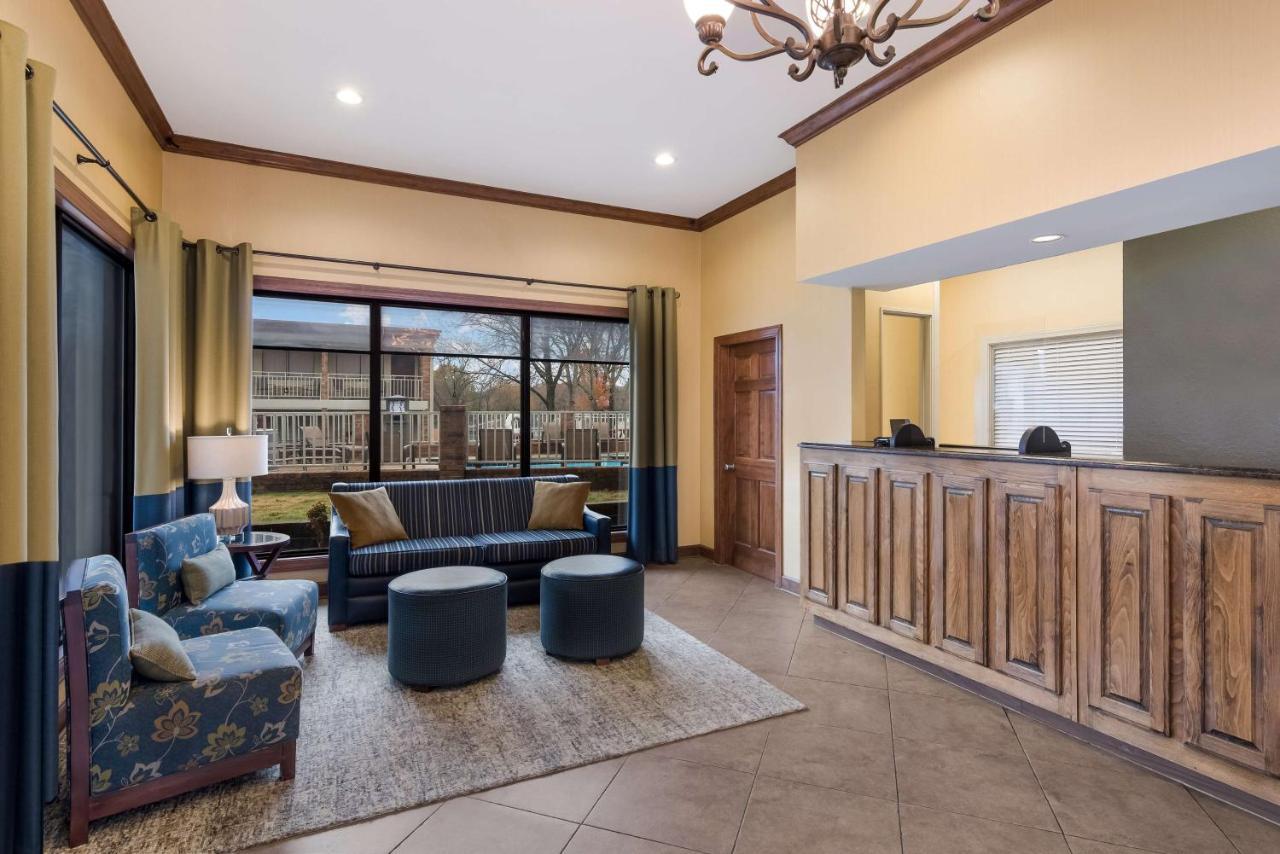 Western Winners Circle Hotel 3*
