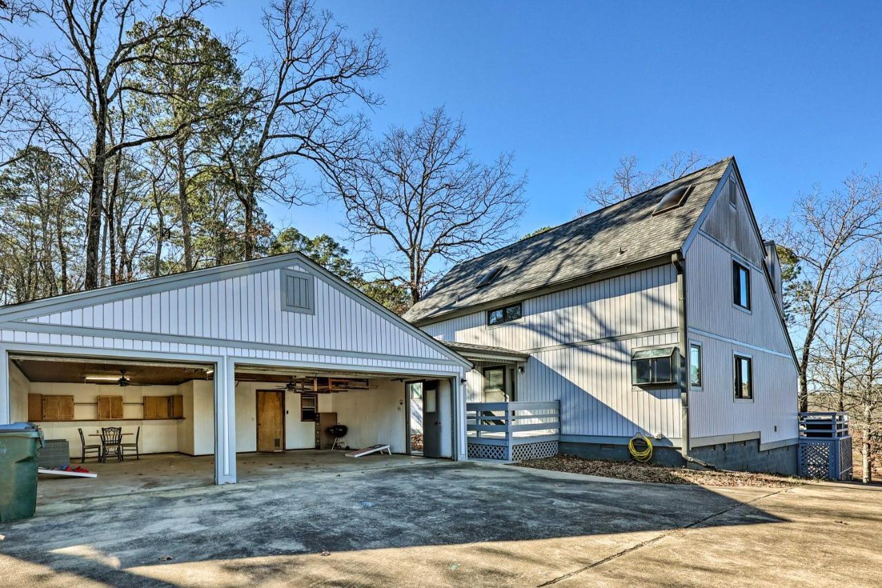 With Deck Near Ouachita River! Holiday home Hot Springs