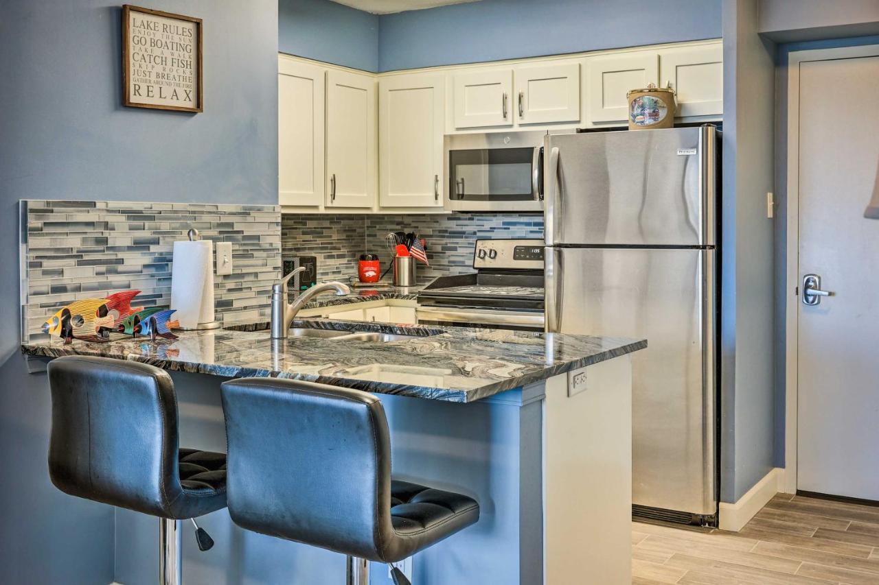 Quaint With Views And Pool Access! *