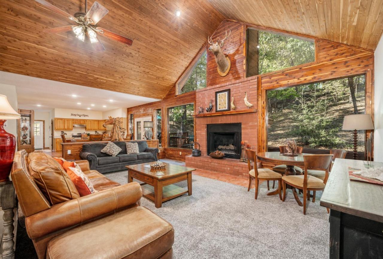 Luxury Rock Creek W Deck By Hamilton Hot Springs