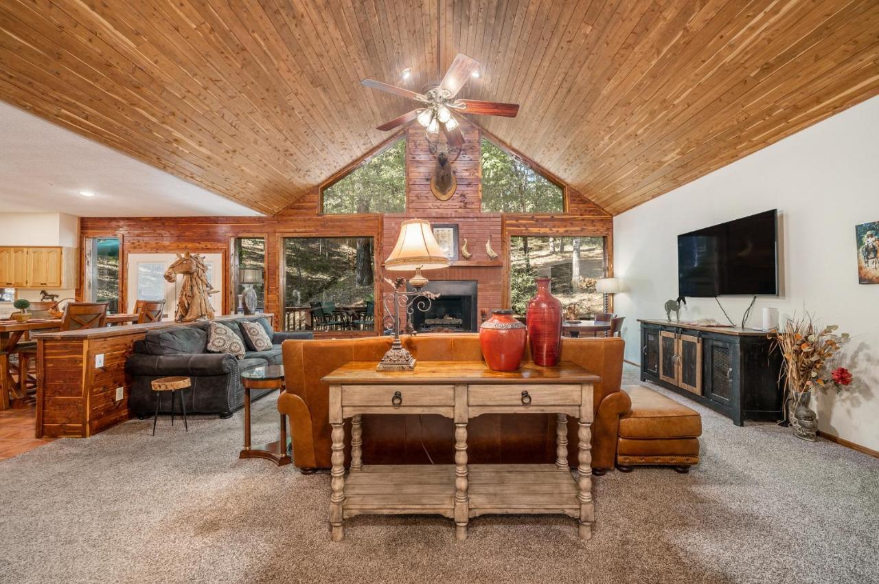 Holiday home Luxury Rock Creek W Deck By Hamilton