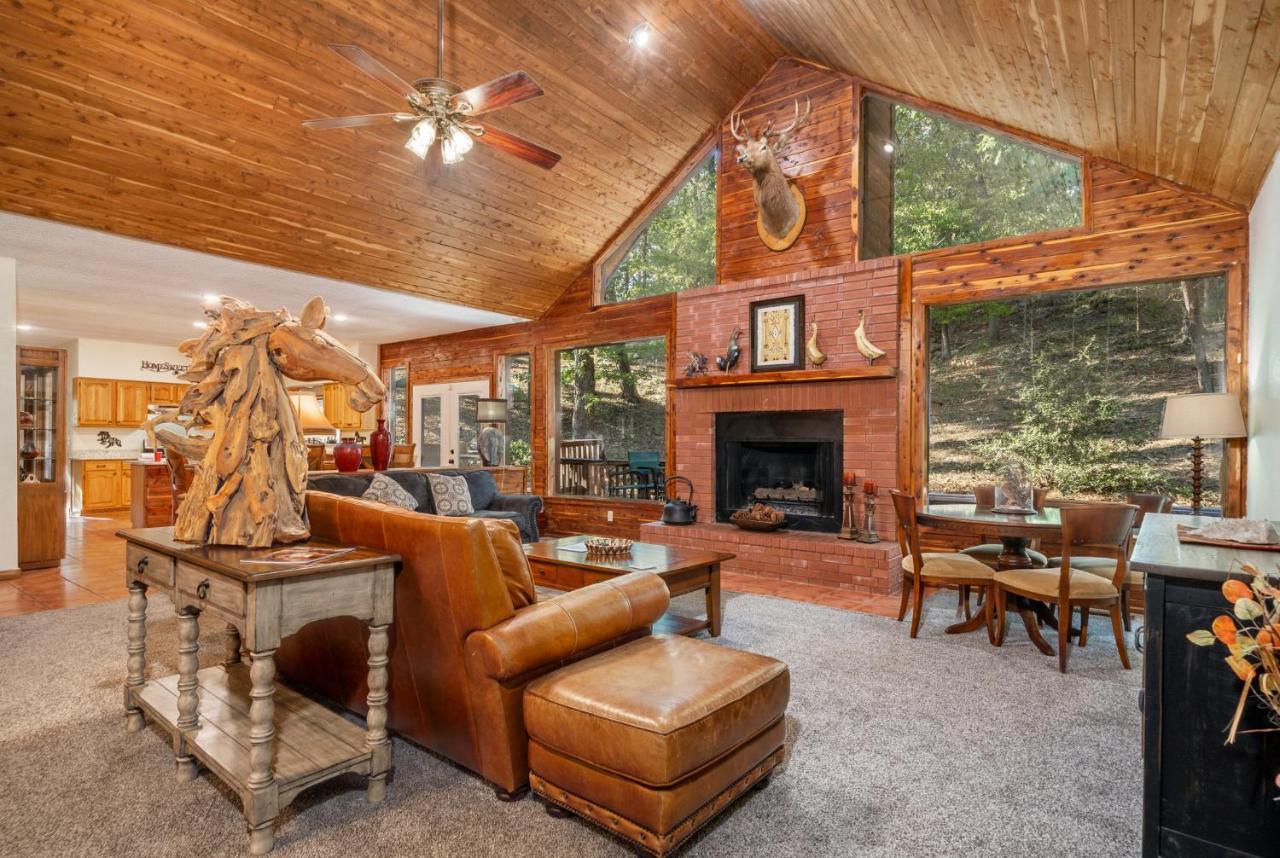 Luxury Rock Creek W Deck By Hamilton Holiday home *