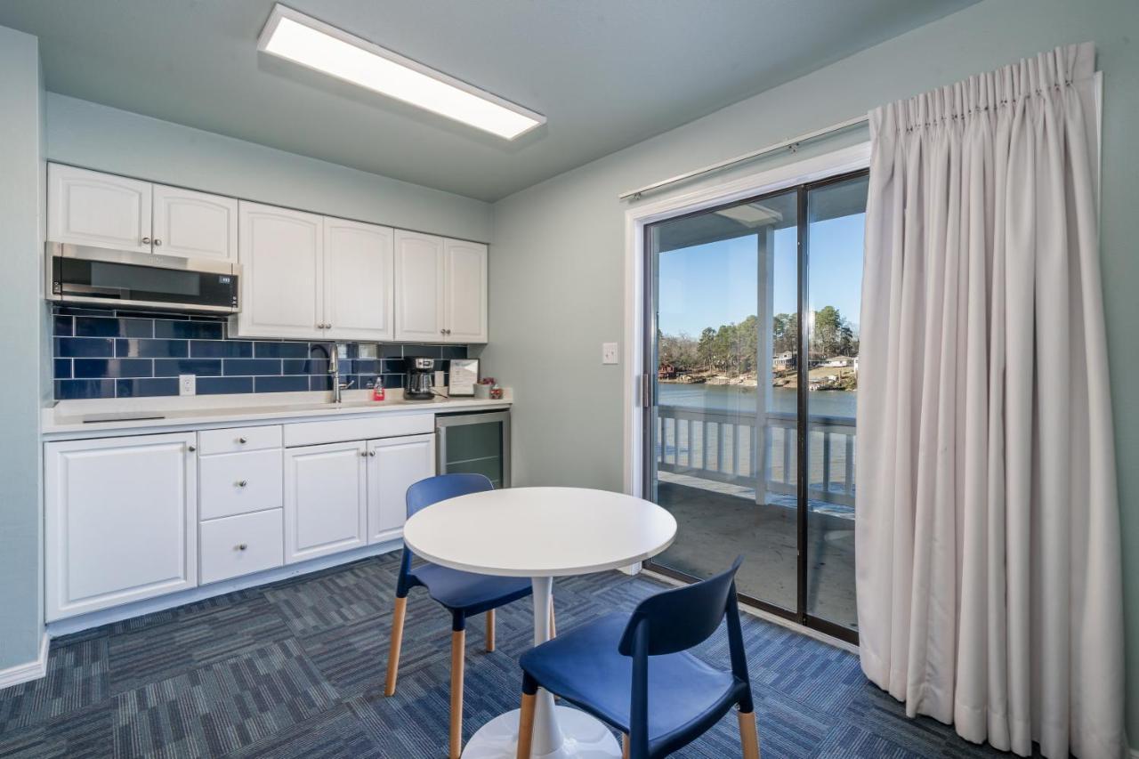 The Hamilton - Lakefront & Suites,