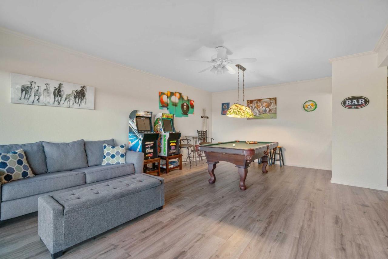 Apartment Vacation With Game Room!