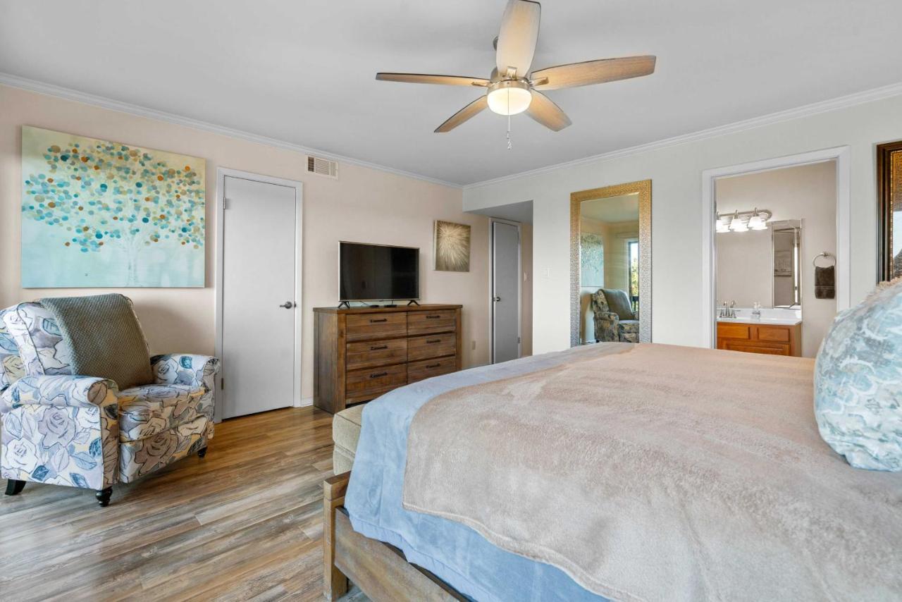 Apartment Vacation With Game Room!