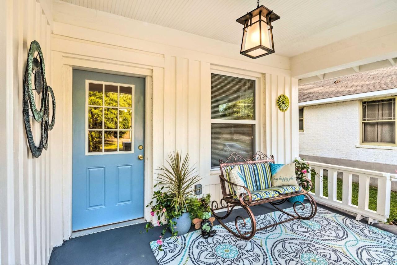 Holiday home Remodeled Downtown With Porch *