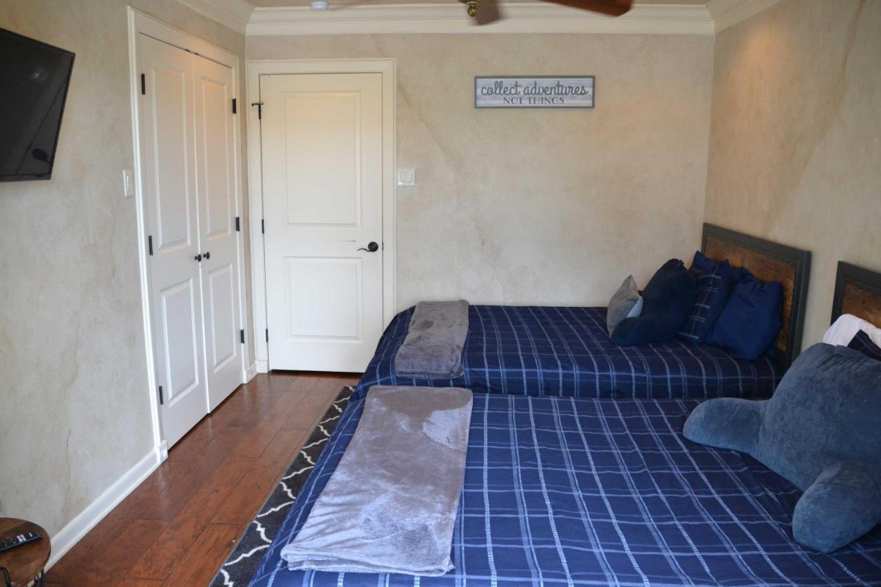 Holiday home Luxury Oasis On With Private Dock! *
