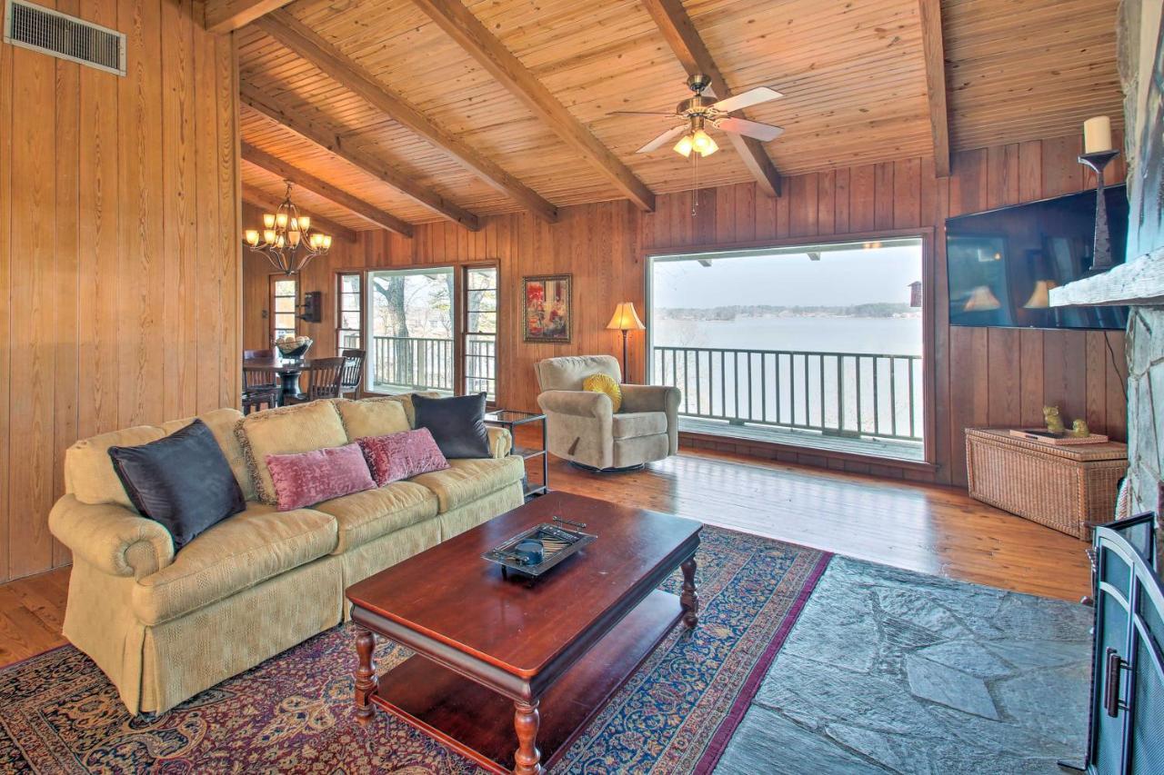 Holiday home Lakefront Vacation With Dock Hot Springs