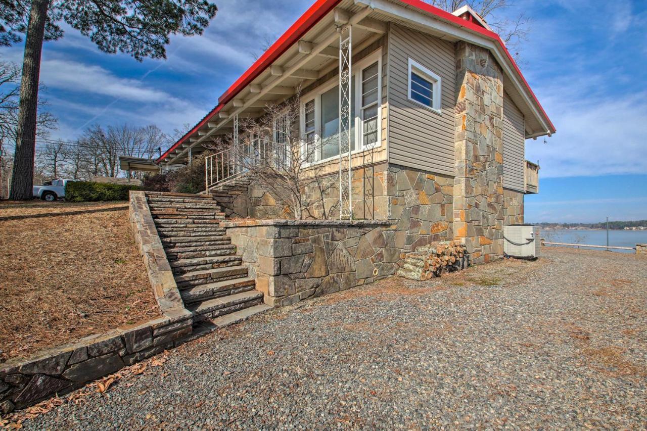 Lakefront Vacation With Dock Holiday home *