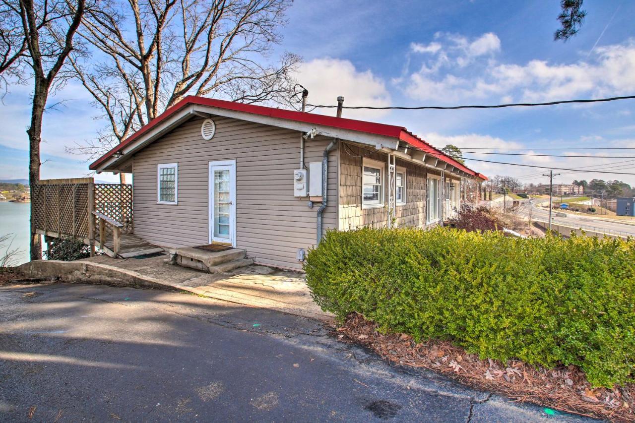 Lakefront Vacation With Dock Holiday home *