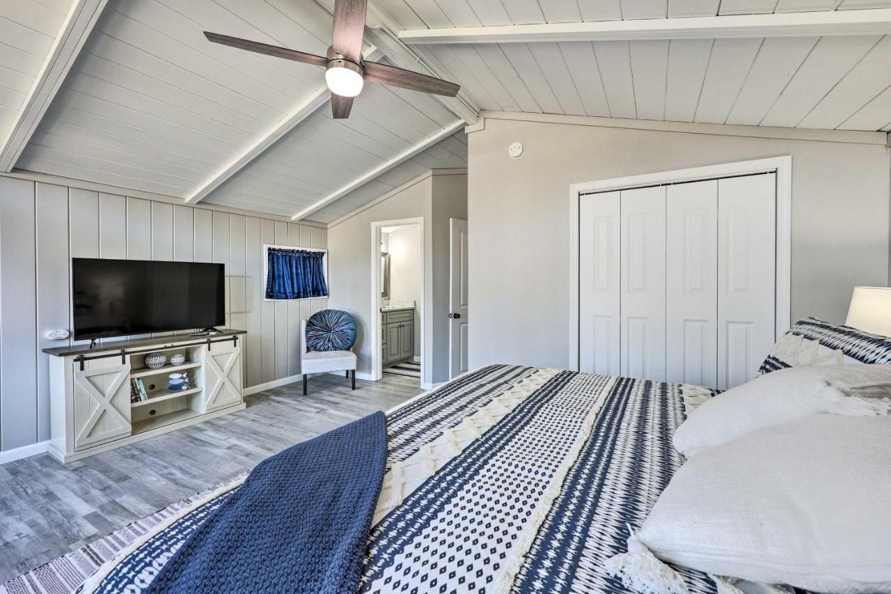 Holiday home Lakefront Vacation With Dock *