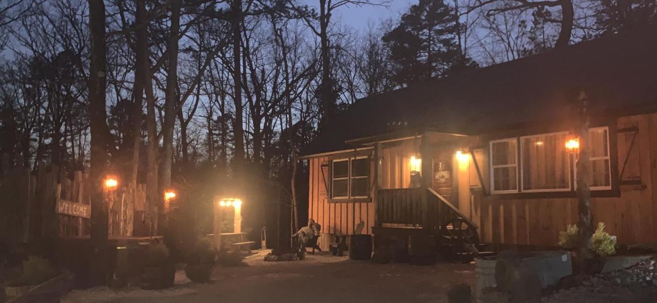 Fox Pass Cabins Bed & Breakfast