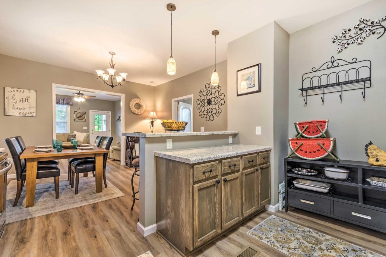 Holiday home Remodeled Downtown With Porch *