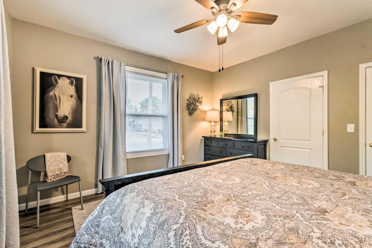Holiday home Remodeled Downtown With Porch Hot Springs