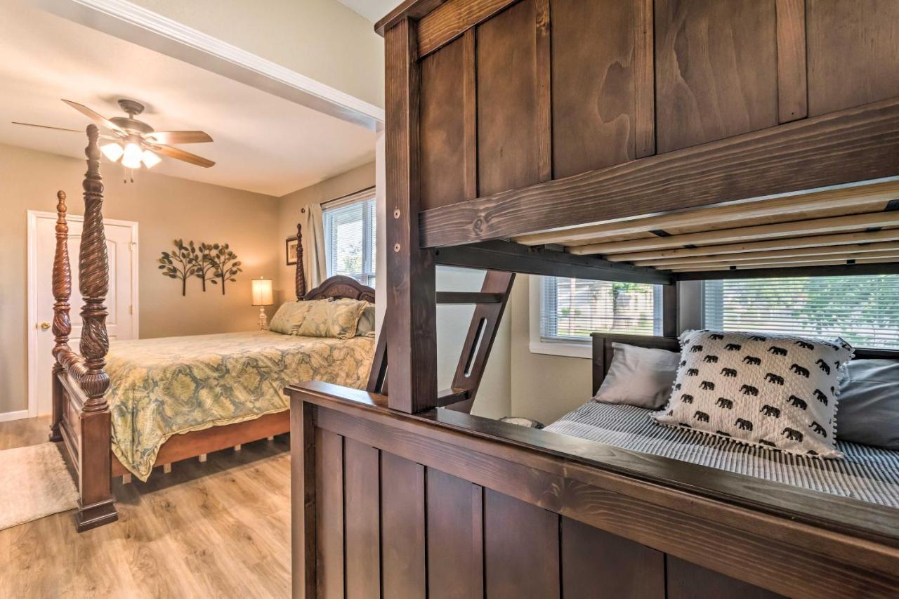 Remodeled Downtown With Porch Holiday home *