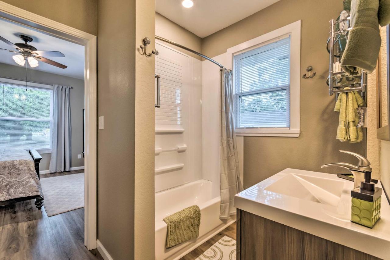 Remodeled Downtown With Porch Holiday home *