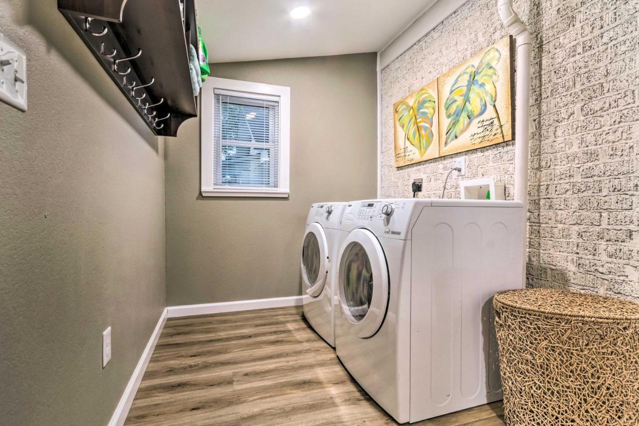 Remodeled Downtown With Porch