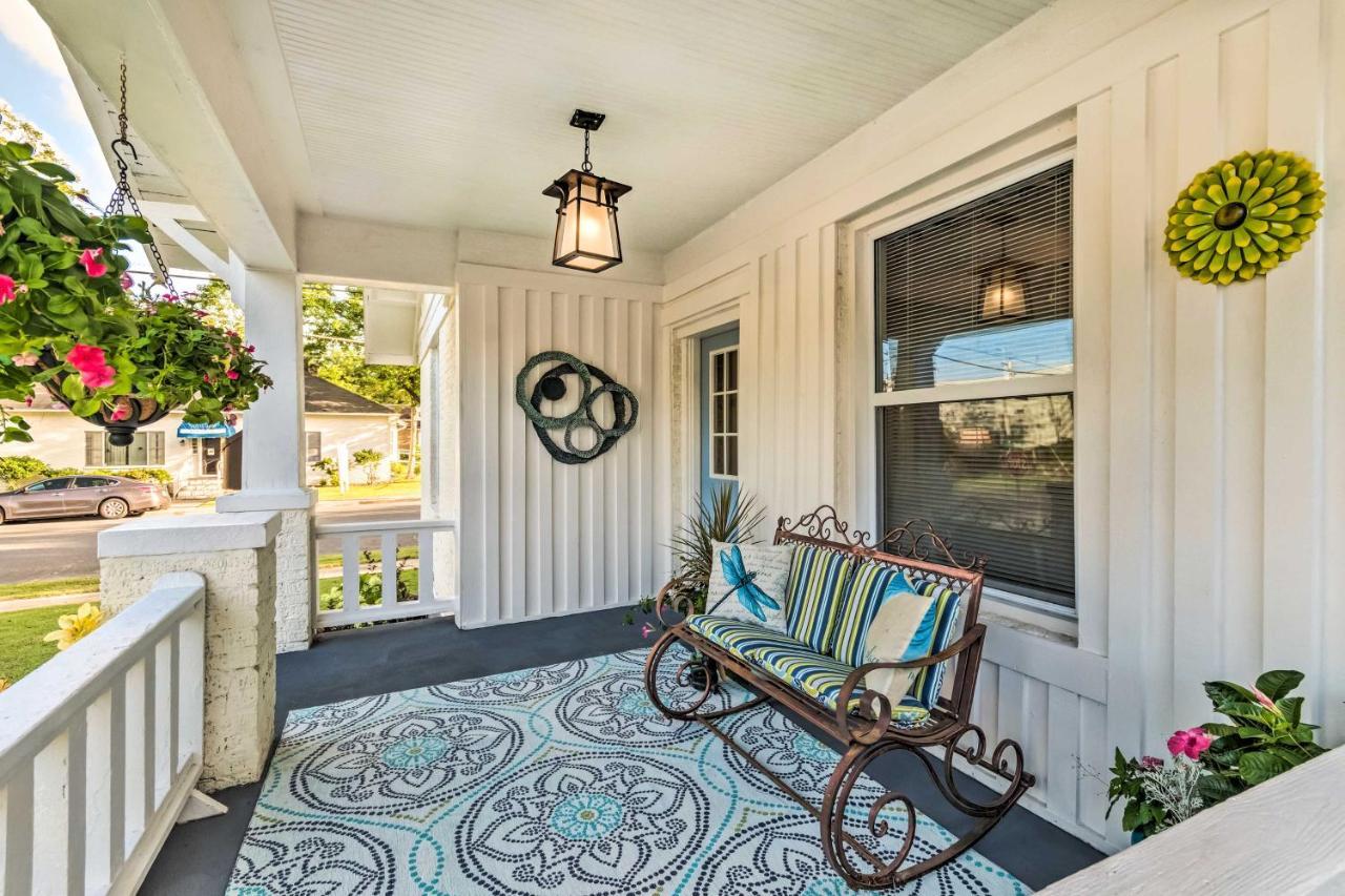Remodeled Downtown With Porch Holiday home Hot Springs