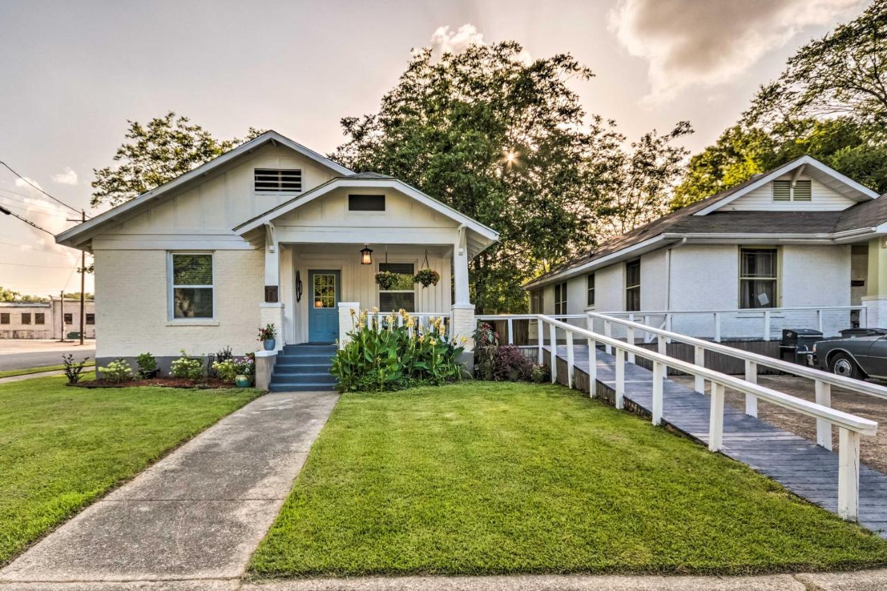 Remodeled Downtown With Porch Holiday home Hot Springs