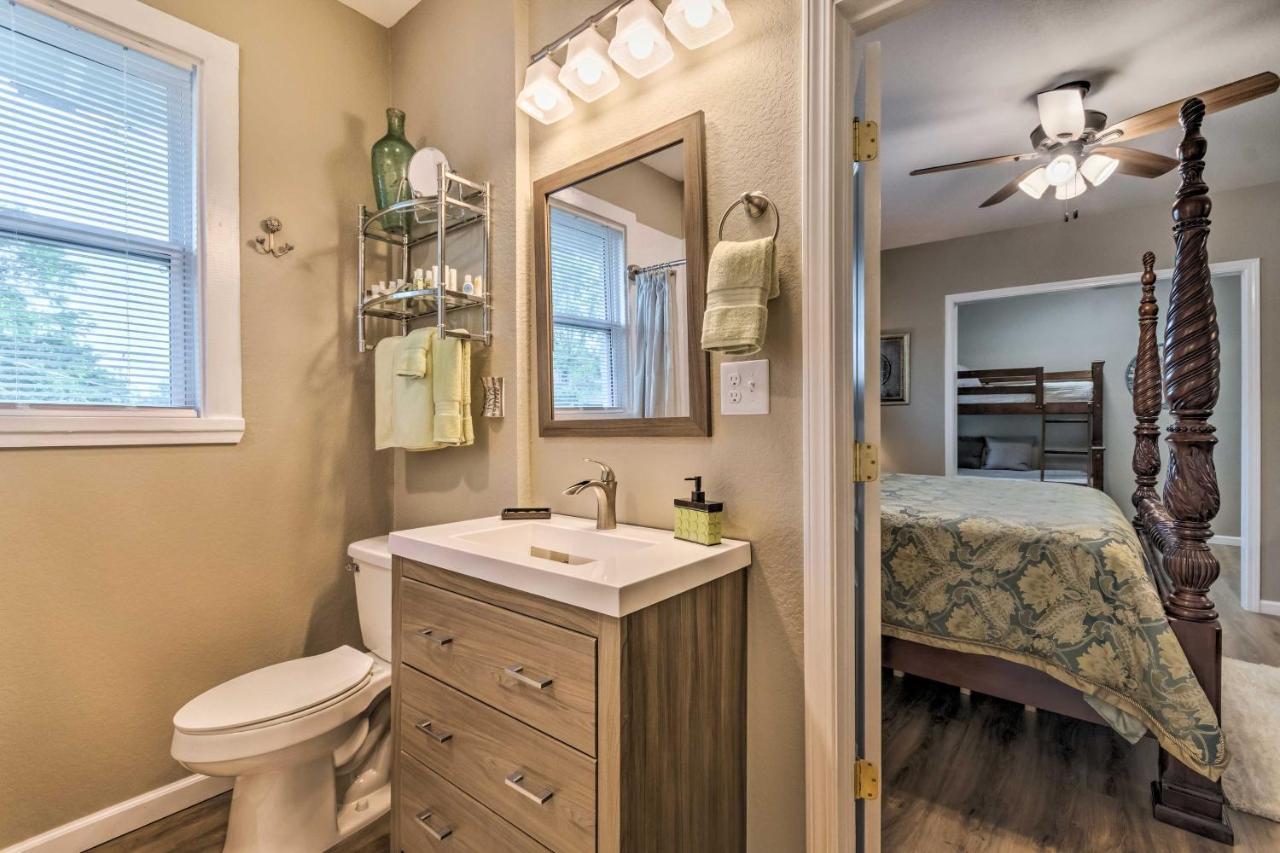 Remodeled Downtown With Porch Holiday home