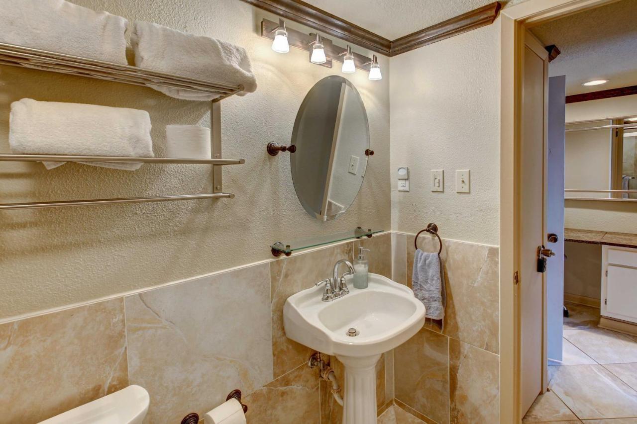 Apartment On Hamilton With Balcony! *