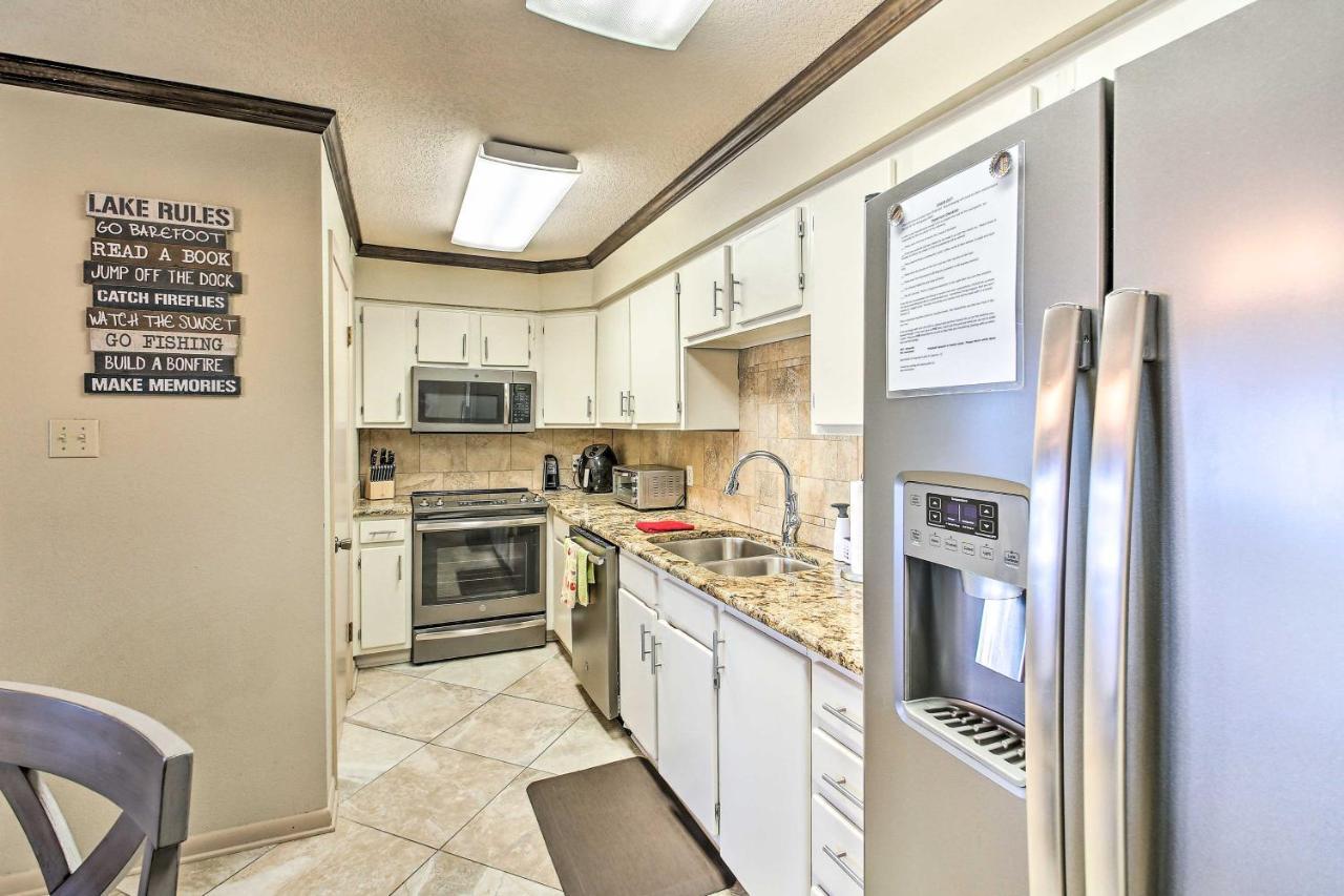 Apartment On Hamilton With Balcony!