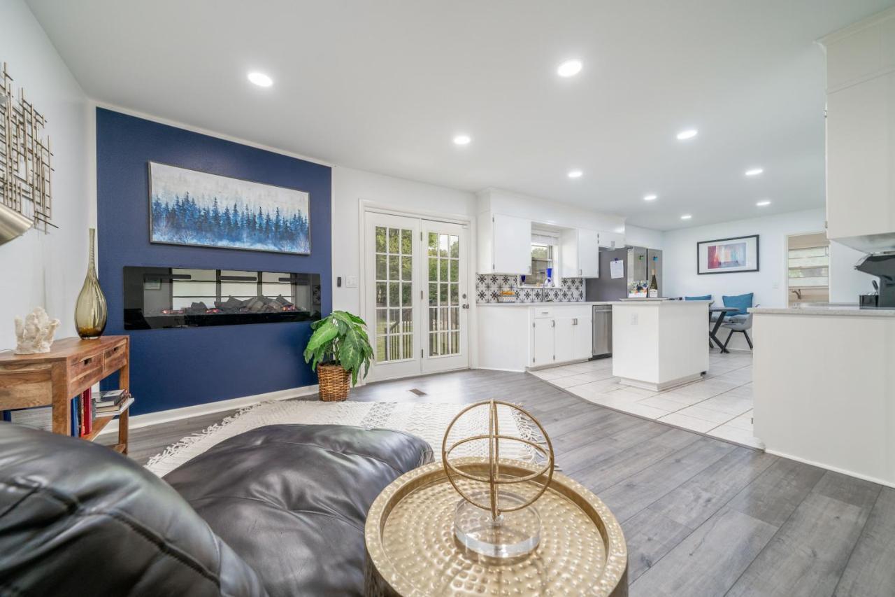 Golden Racehorse - Luxury Mid-century Modern * Hot Springs