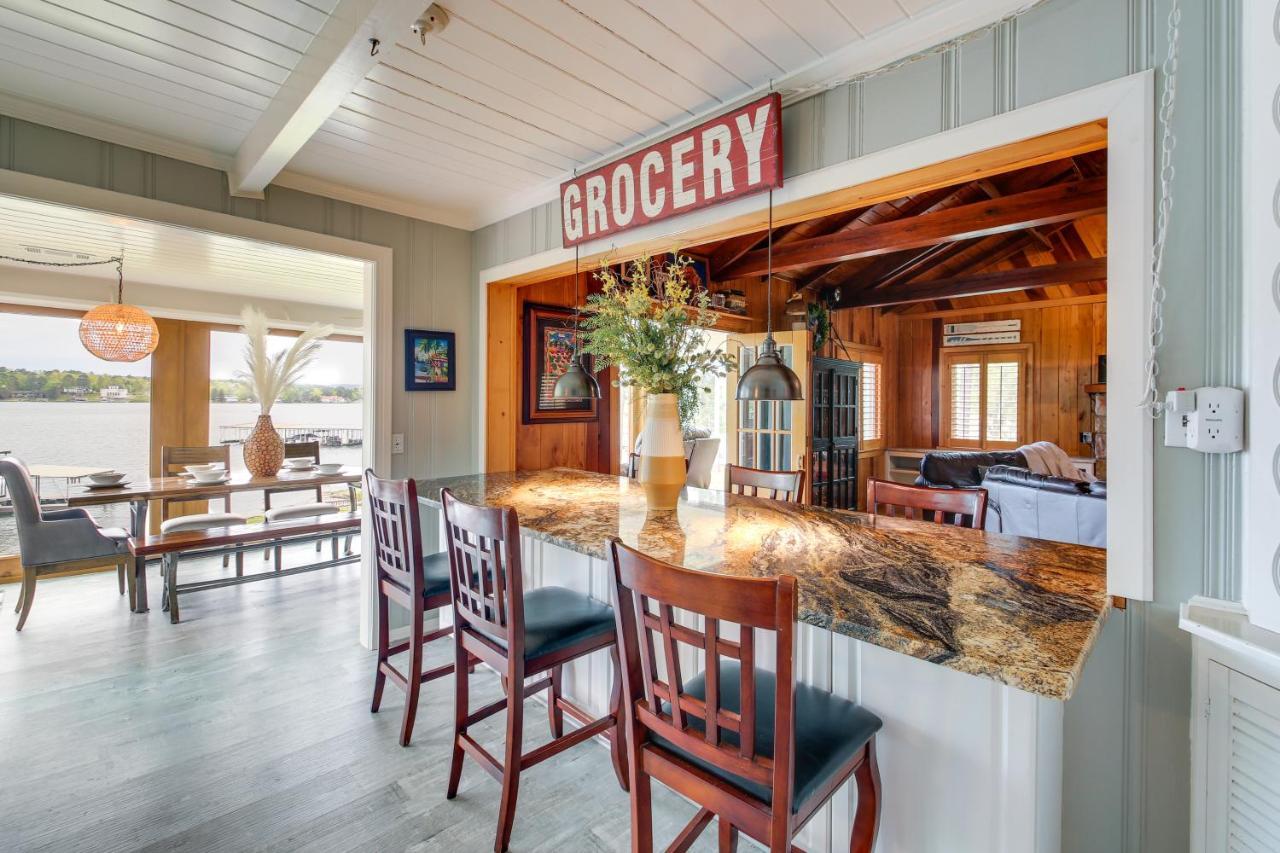 Holiday home Waterfront With Decks And Views!