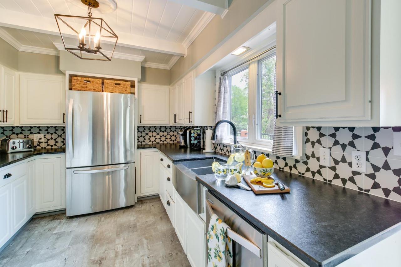 Holiday home Waterfront With Decks And Views! *