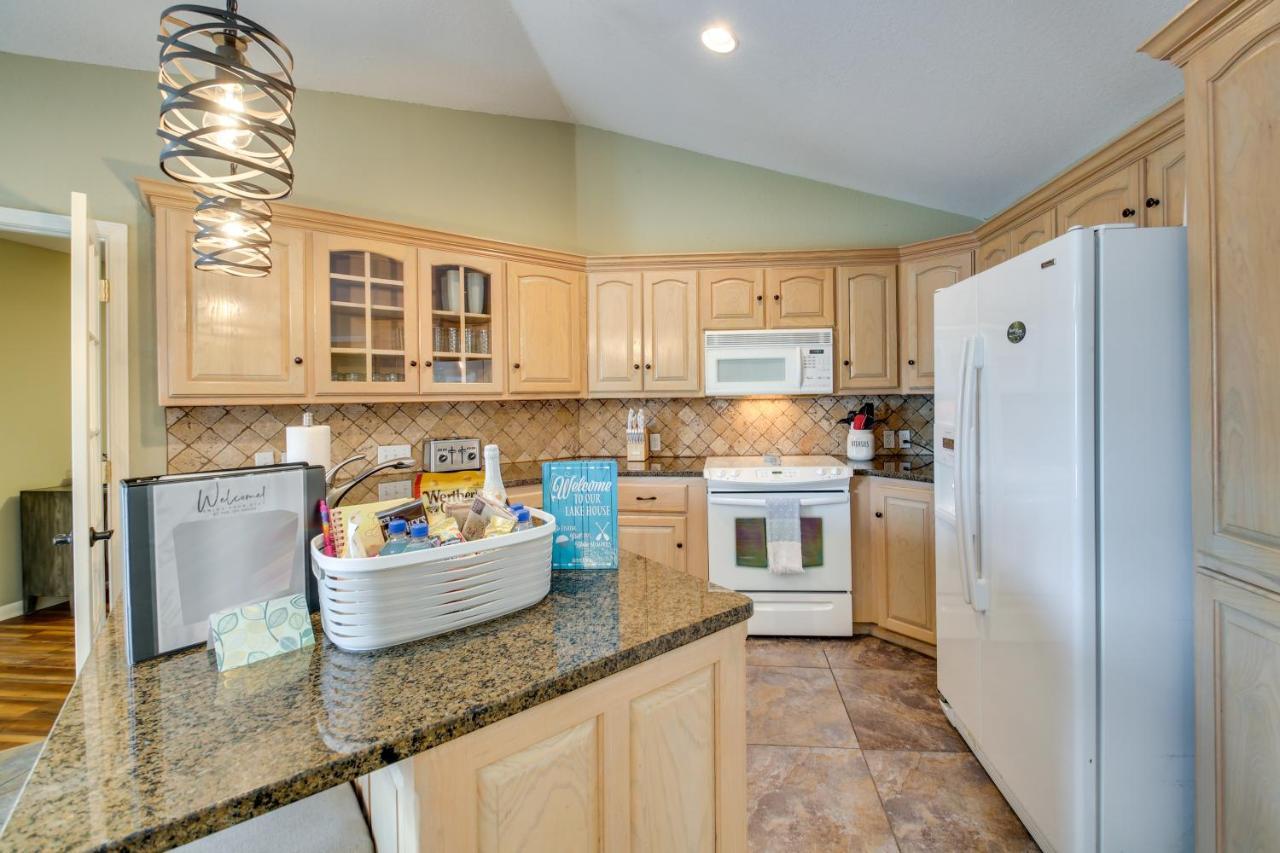 Stunning Hamilton Getaway With Hot Tub! *
