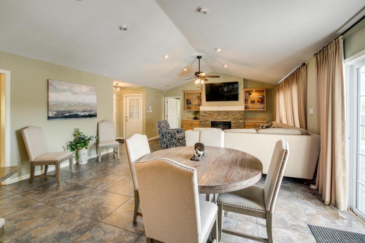 Stunning Hamilton Getaway With Hot Tub! Holiday home
