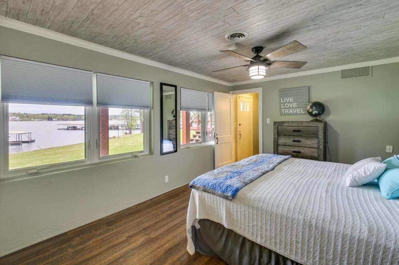 Waterfront With Decks And Views! Holiday home *