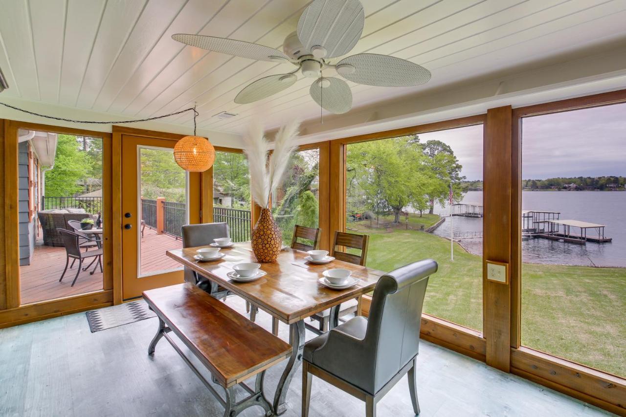 Waterfront With Decks And Views! Holiday home