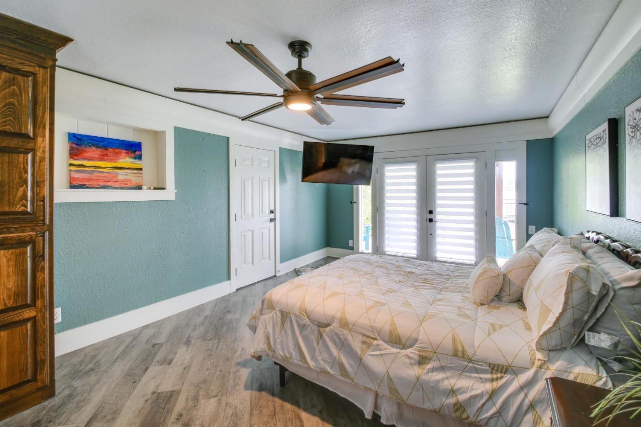 Holiday home Waterfront With Decks And Views! Hot Springs