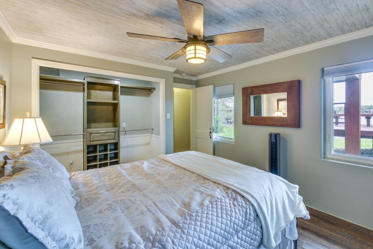 Holiday home Waterfront With Decks And Views! *