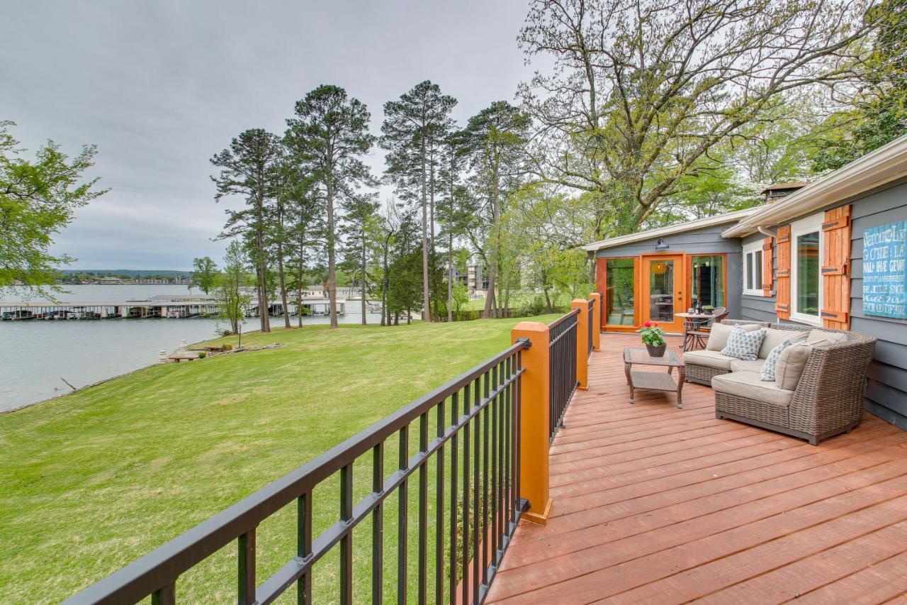 Waterfront With Decks And Views! Holiday home Hot Springs