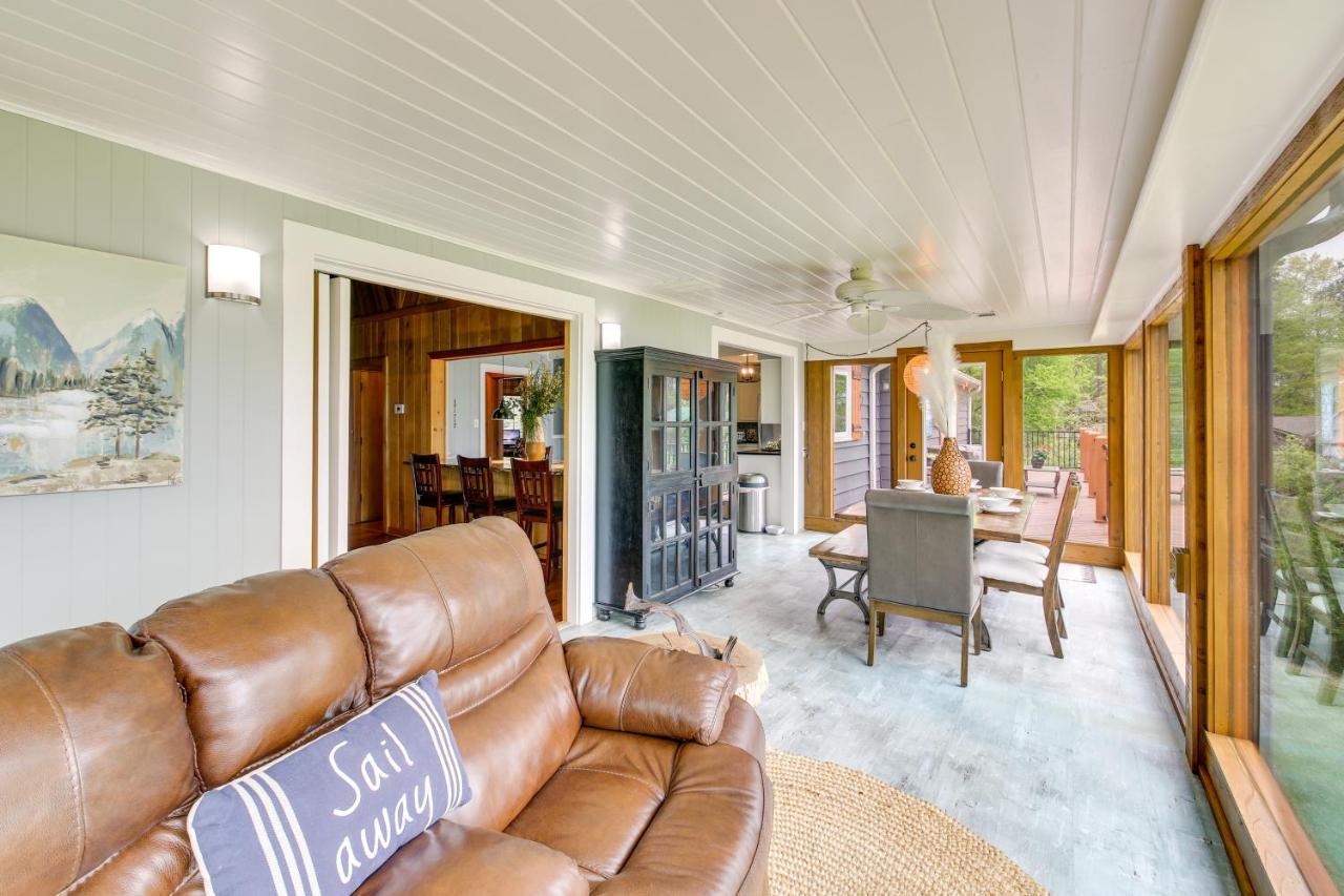 Holiday home Waterfront With Decks And Views! Hot Springs