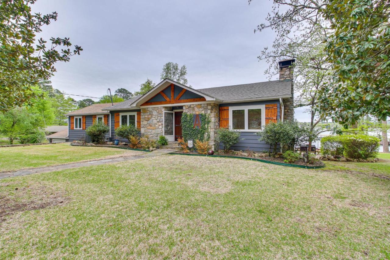 Waterfront With Decks And Views! Holiday home