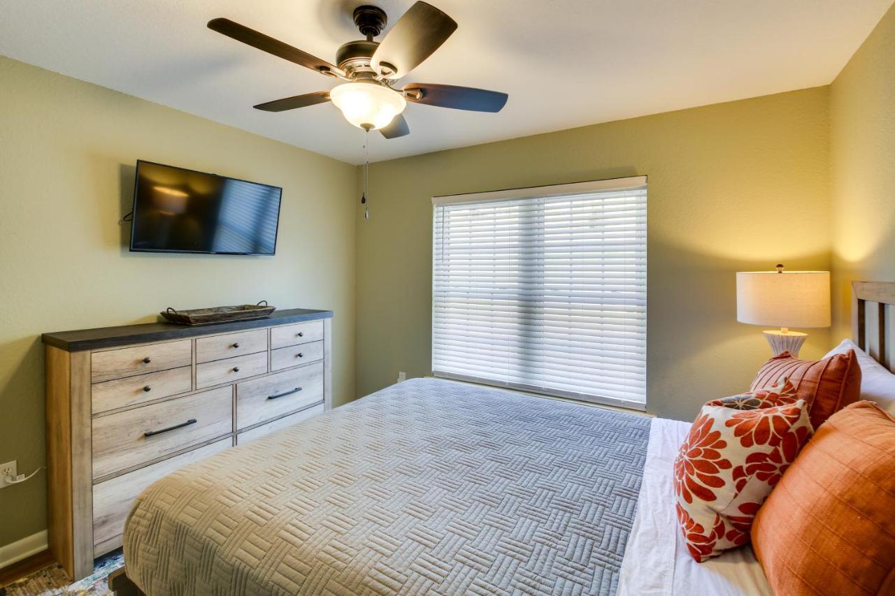 Stunning Hamilton Getaway With Hot Tub!