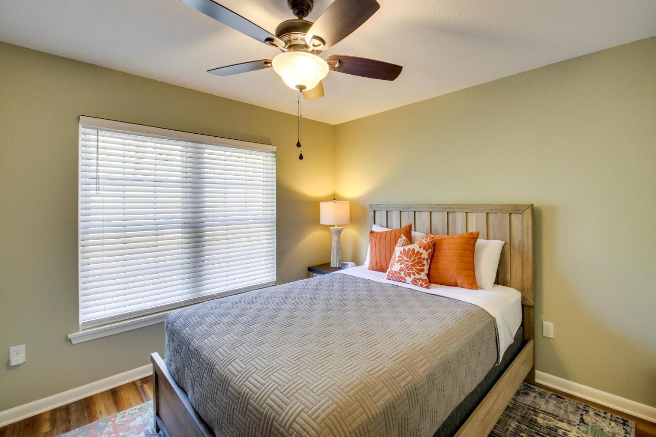 Stunning Hamilton Getaway With Hot Tub! Holiday home
