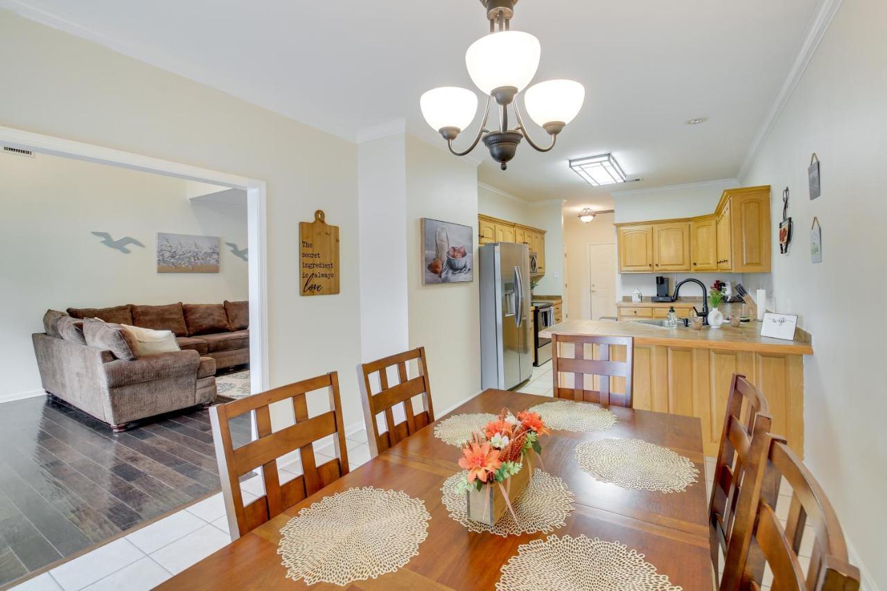 Holiday home Riverfront With Hot Tub And Deck! *