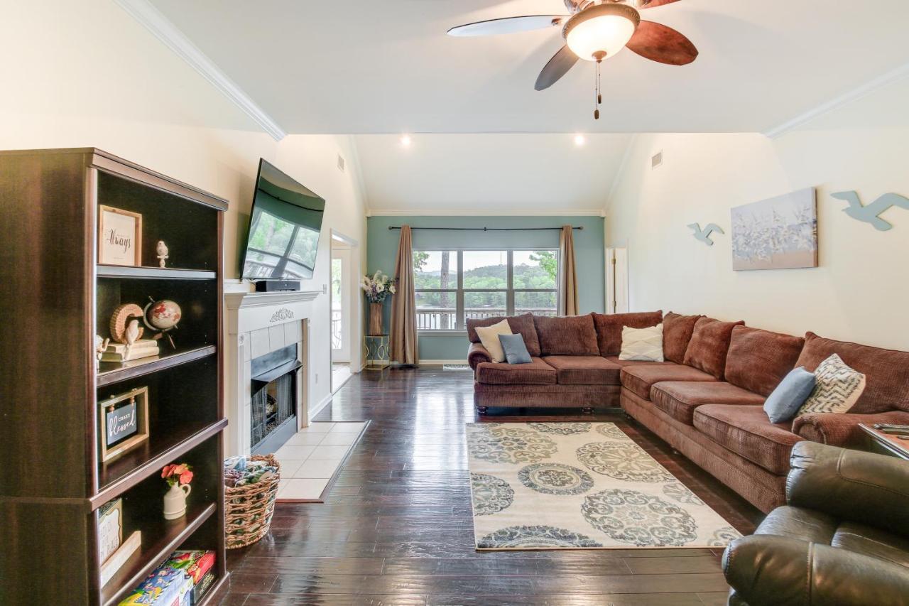 Riverfront With Hot Tub And Deck! Holiday home *