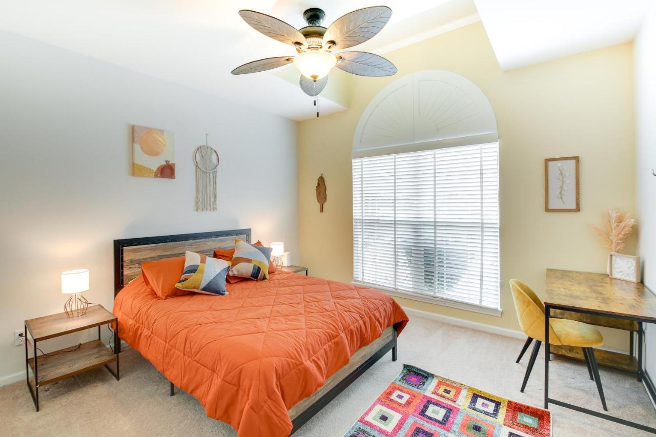 Holiday home Riverfront With Hot Tub And Deck! *