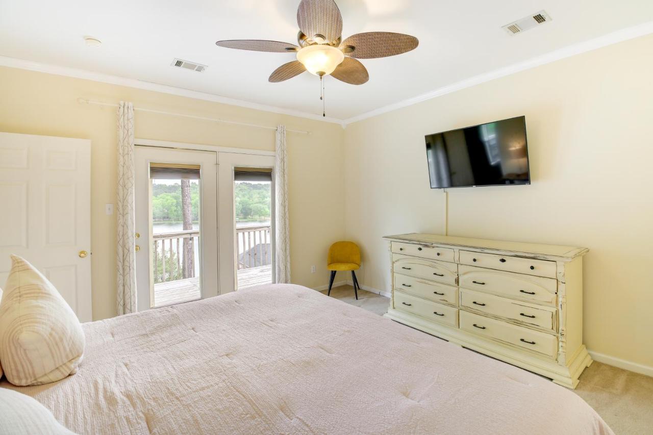 Riverfront With Hot Tub And Deck! Holiday home *
