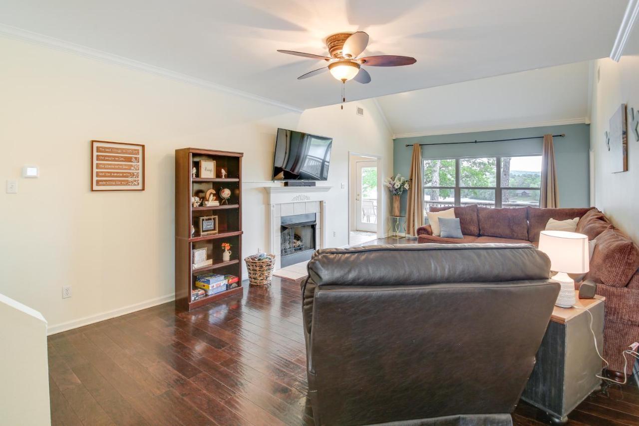 Riverfront With Hot Tub And Deck! Holiday home *