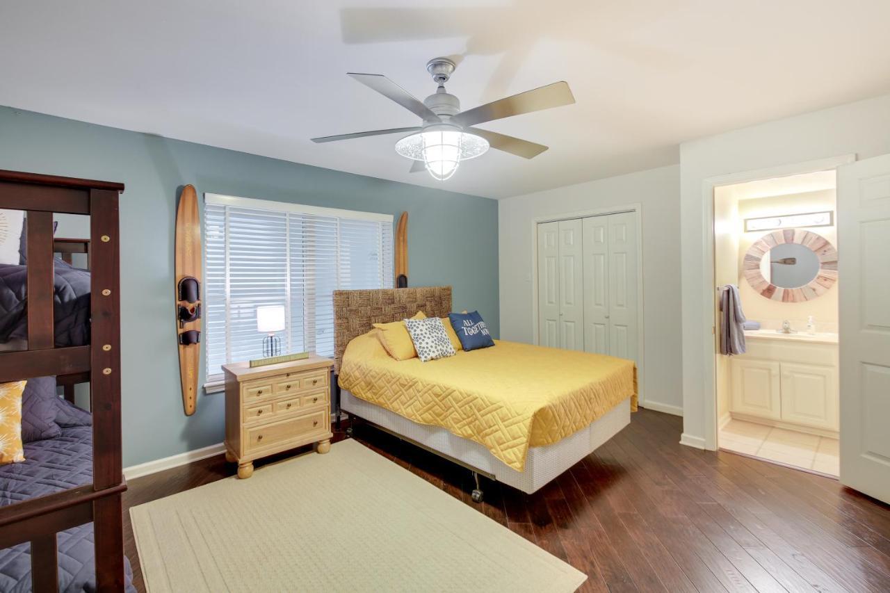 Riverfront With Hot Tub And Deck!