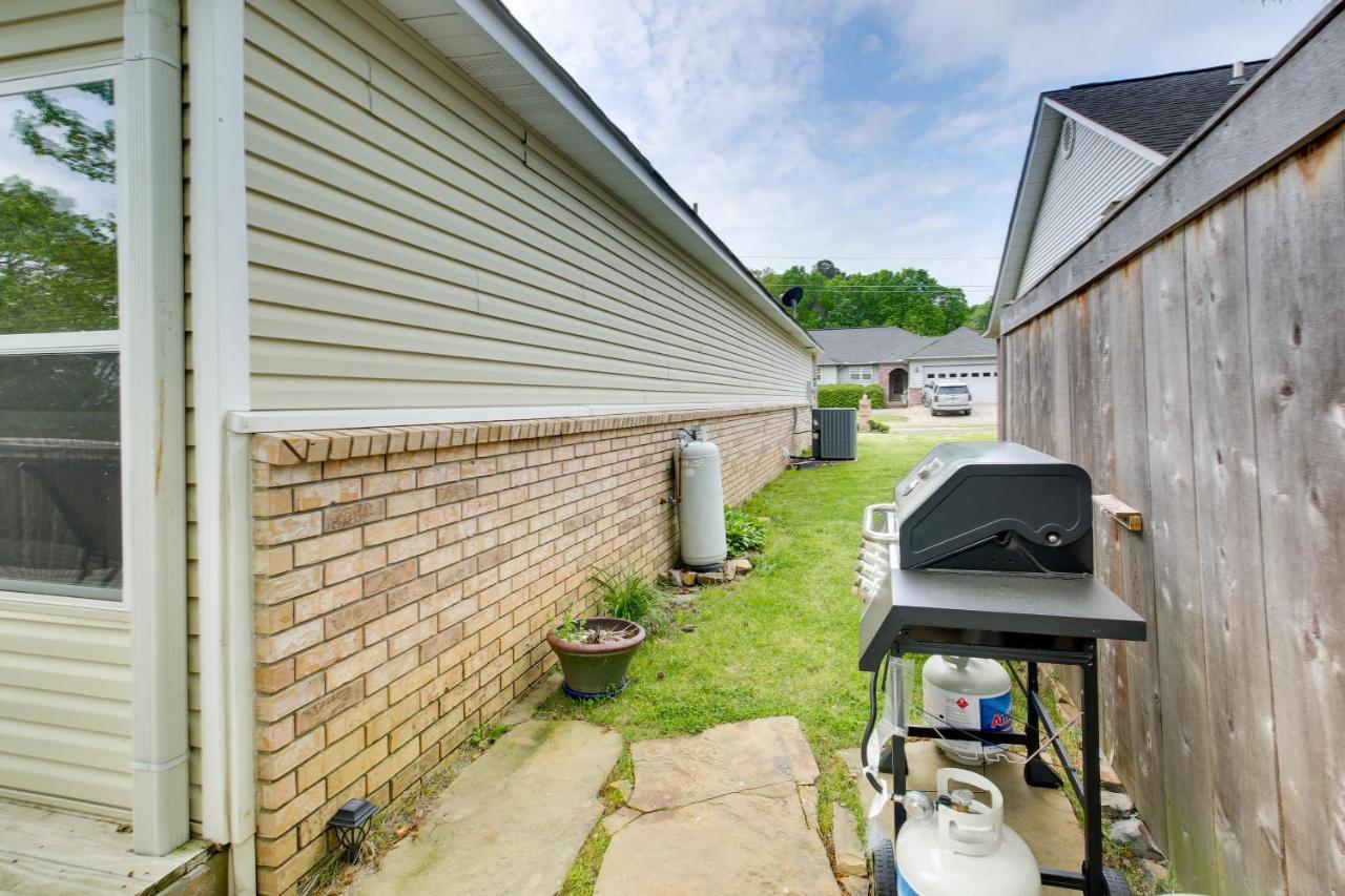 Holiday home Riverfront With Hot Tub And Deck!