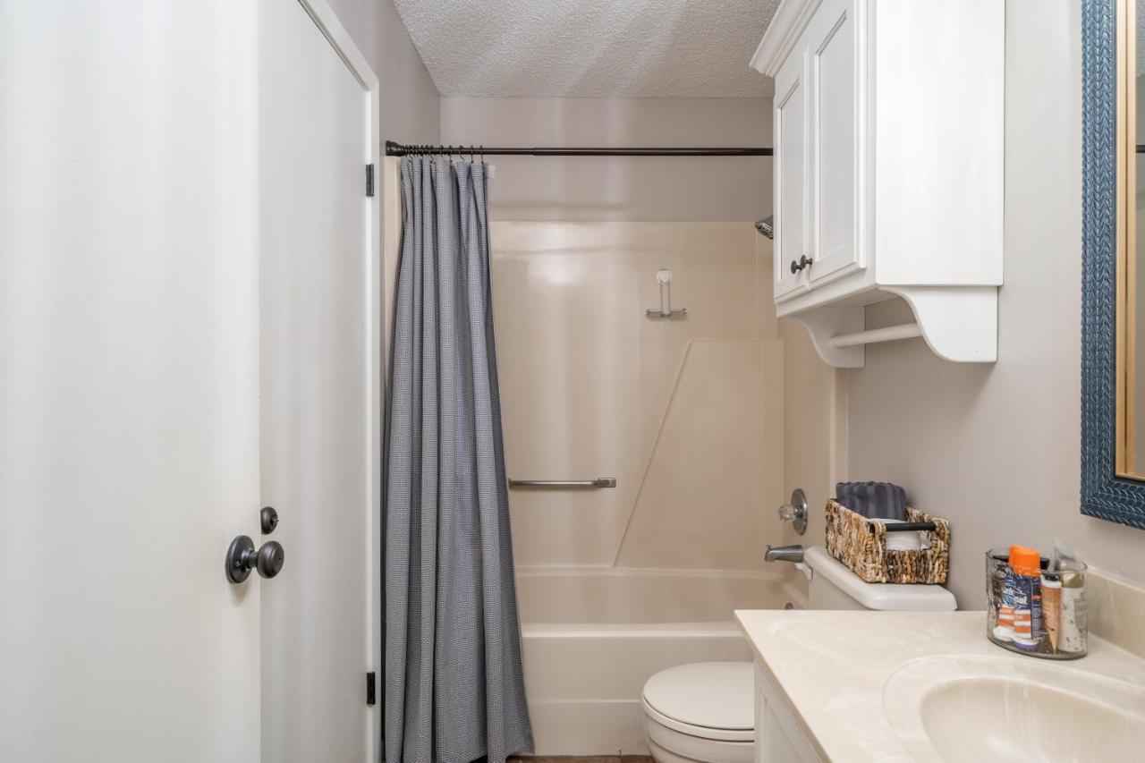 Enjoy A Serene Getaway And The Thrill Of Horse Racing Apartment Hot Springs