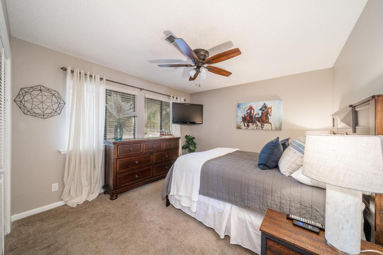 Apartment Enjoy A Serene Getaway And The Thrill Of Horse Racing *