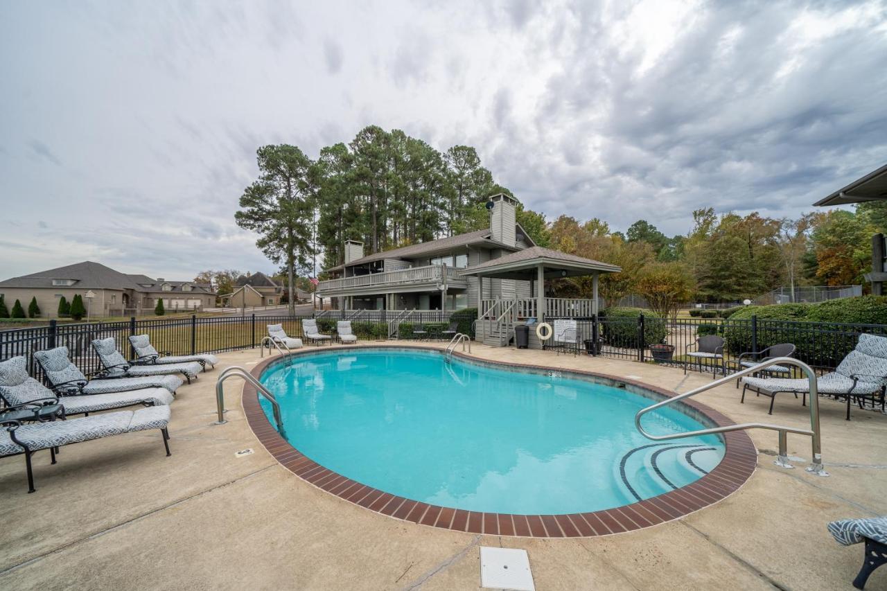 Apartment Enjoy A Serene Getaway And The Thrill Of Horse Racing